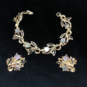 Vintage Iridescent Stone Gold Clip earrings/bbbrac